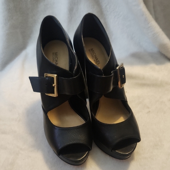 Michael Michael Kors Black Peep Toe Block Heels Size 7 EUC - Picture 1 of 7
